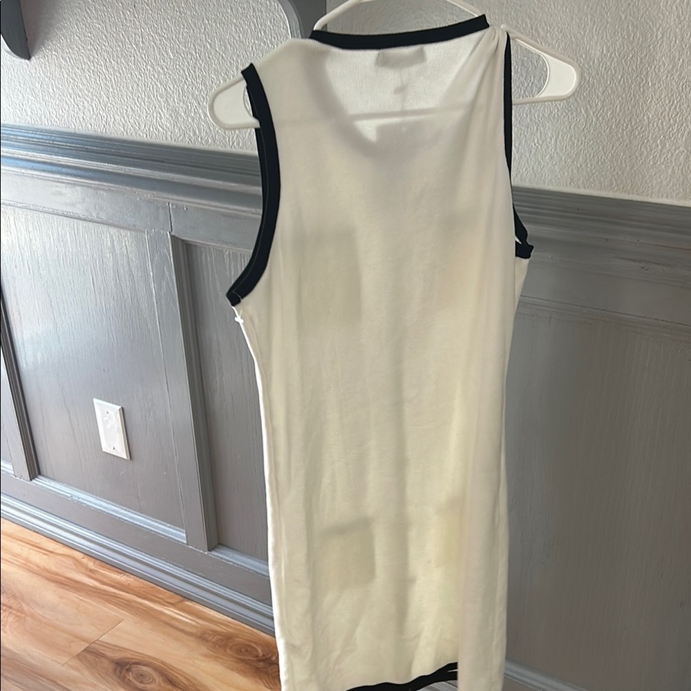 Black and White Sleeveless Sheath Dress - Picture 6 of 7